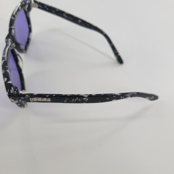 Diff‎ Dime Blue Sunglasses and Case
